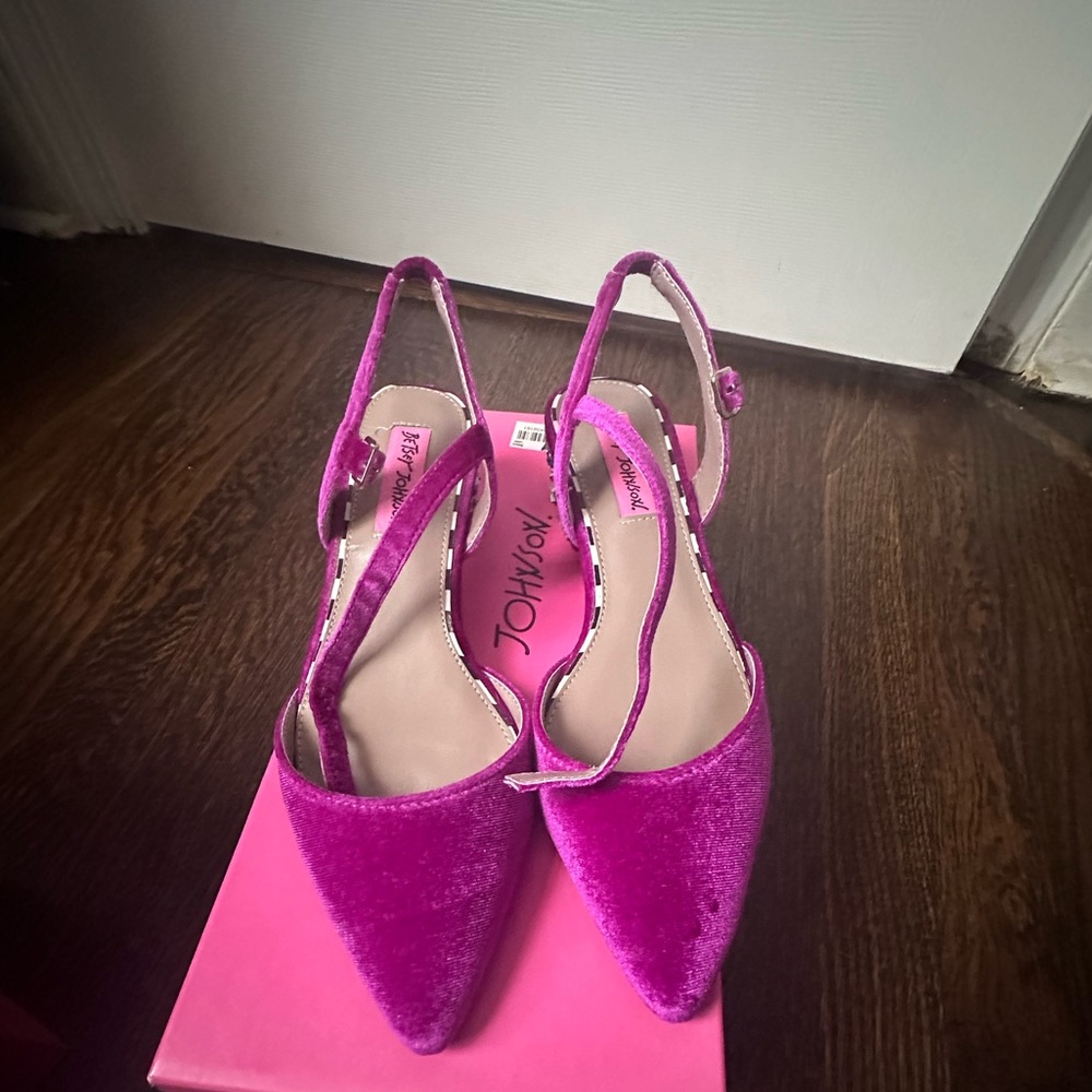 Betsey Johnson Velvet Sandal. Pink Size 6. Worn twice in excellent condition.